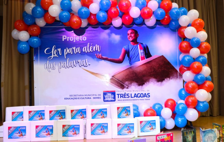 SEMEC entrega quase 158 mil livros literários para as escolas da REME