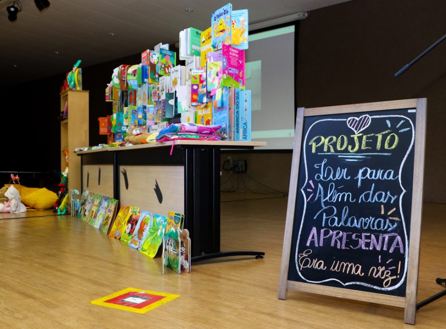 SEMEC entrega quase 158 mil livros literários para as escolas da REME
