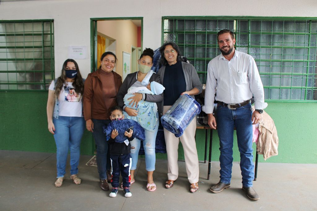 Brasilândia distribui cobertores e mantas para aproximadamente 600 famílias Brasilândia distribui cobertores e mantas para aproximadamente 600 famílias