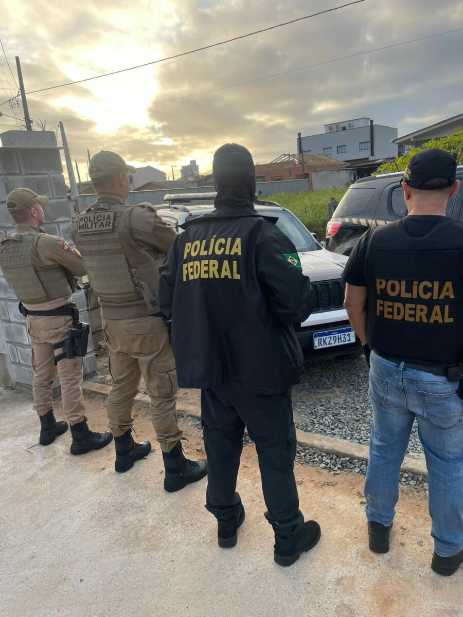 Polícia Federal deflagra Operação “Doppelganger” na região de Itajaí/SC Polícia Federal deflagra Operação “Doppelganger” na região de Itajaí/SC