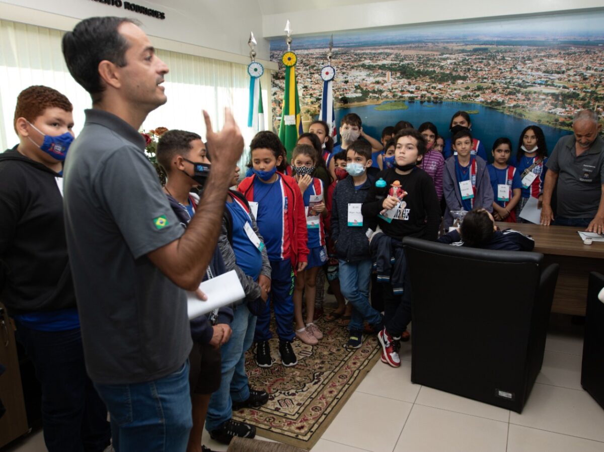 Câmara de Três Lagoas recebe alunos da escola Filinto Muller em visita guiada