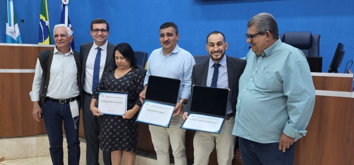 Presidente de Três Lagoas homenageia profissionais e representante de organização cristã