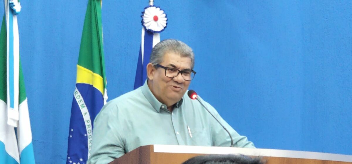 Presidente de Três Lagoas homenageia profissionais e representante de organização cristã