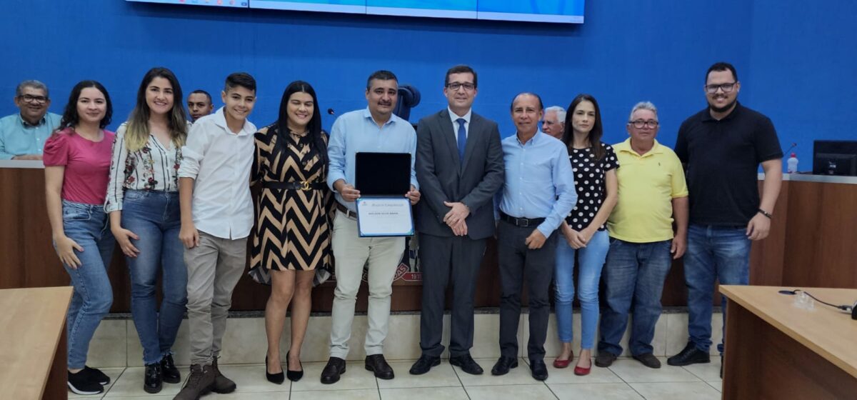 Presidente de Três Lagoas homenageia profissionais e representante de organização cristã