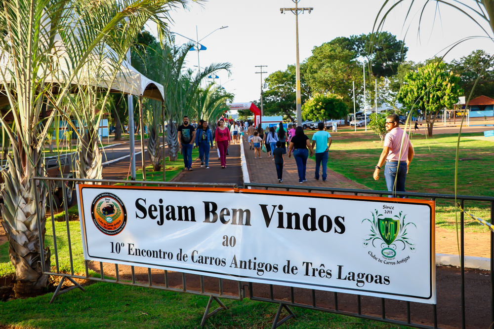 Veja como está sendo o 10º Encontro de Carros Antigos de Três Lagoas