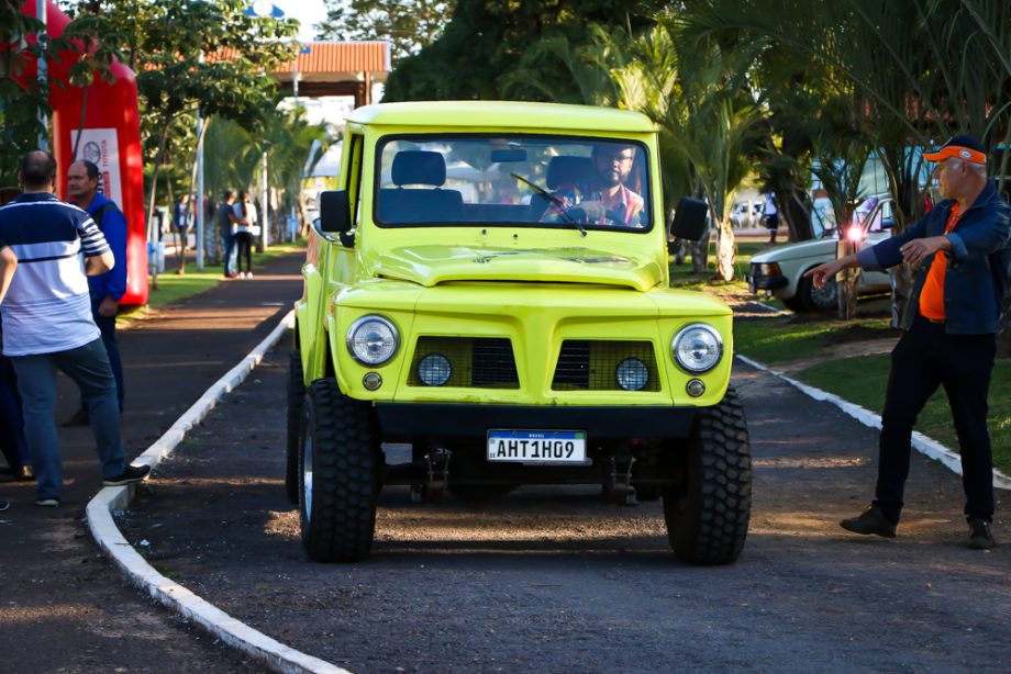 Veja como está sendo o 10º Encontro de Carros Antigos de Três Lagoas