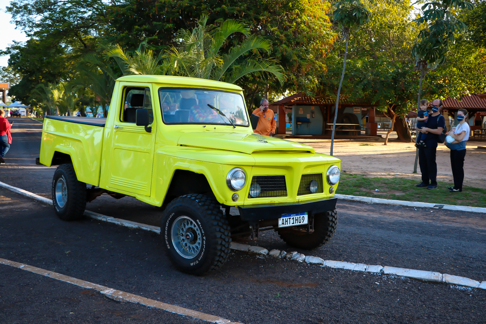 Veja como está sendo o 10º Encontro de Carros Antigos de Três Lagoas