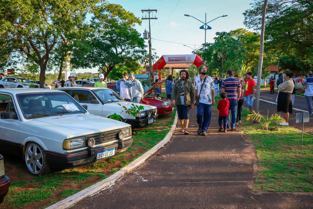 Veja como está sendo o 10º Encontro de Carros Antigos de Três Lagoas