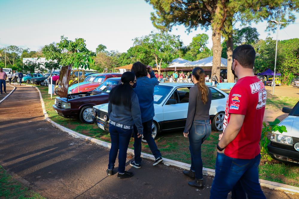 Veja como está sendo o 10º Encontro de Carros Antigos de Três Lagoas
