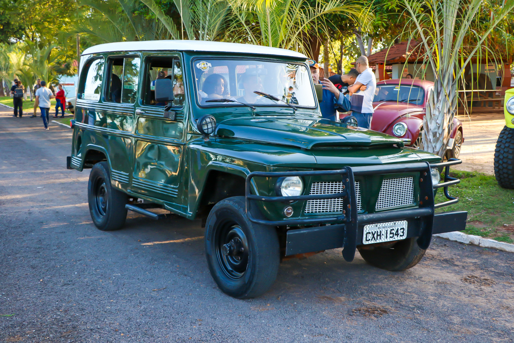 Veja como está sendo o 10º Encontro de Carros Antigos de Três Lagoas