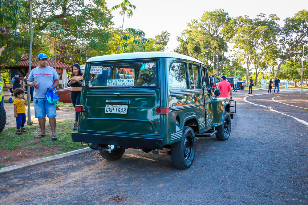 Veja como está sendo o 10º Encontro de Carros Antigos de Três Lagoas