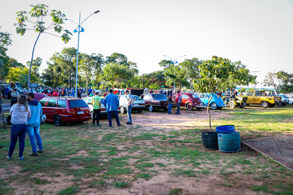 Veja como está sendo o 10º Encontro de Carros Antigos de Três Lagoas