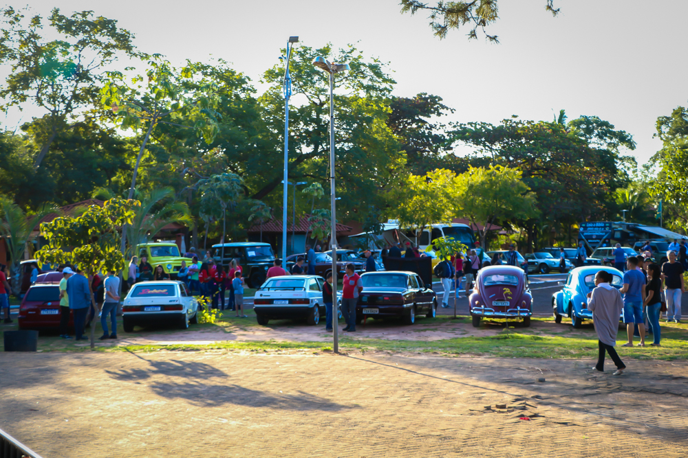 Veja como está sendo o 10º Encontro de Carros Antigos de Três Lagoas