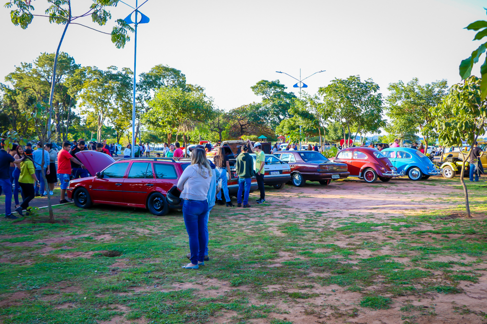 Veja como está sendo o 10º Encontro de Carros Antigos de Três Lagoas