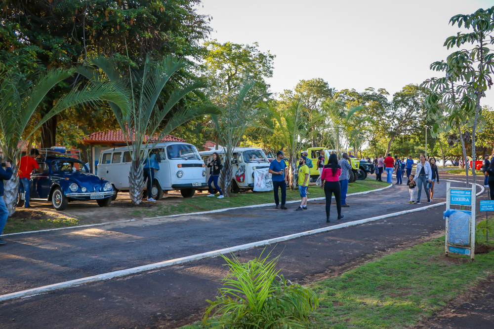 Veja como está sendo o 10º Encontro de Carros Antigos de Três Lagoas