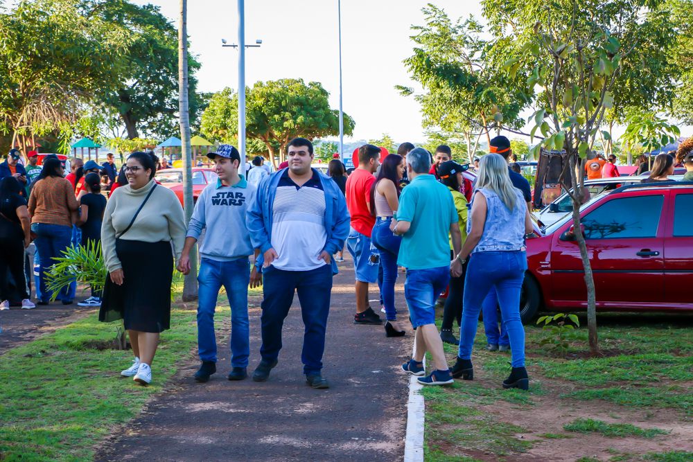 Veja como está sendo o 10º Encontro de Carros Antigos de Três Lagoas
