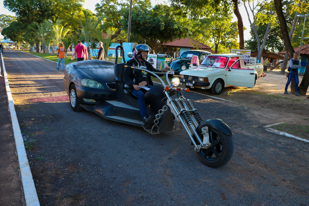 Veja como está sendo o 10º Encontro de Carros Antigos de Três Lagoas