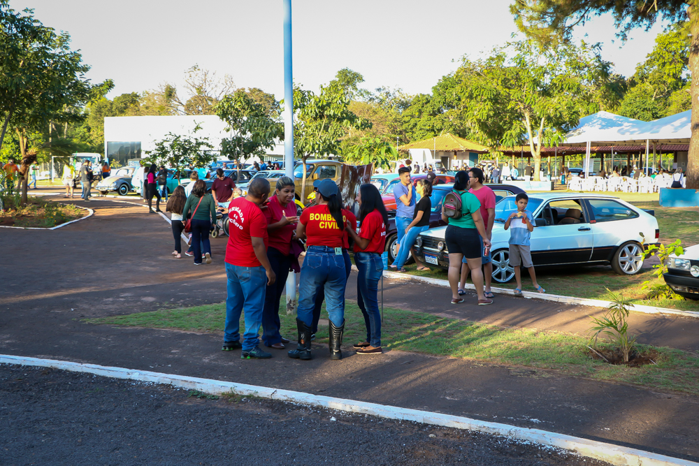 Veja como está sendo o 10º Encontro de Carros Antigos de Três Lagoas