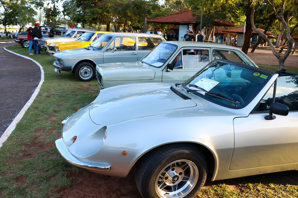 Veja como está sendo o 10º Encontro de Carros Antigos de Três Lagoas