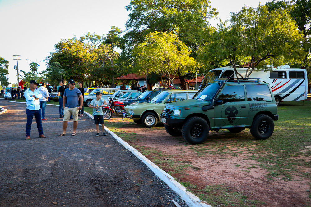Veja como está sendo o 10º Encontro de Carros Antigos de Três Lagoas