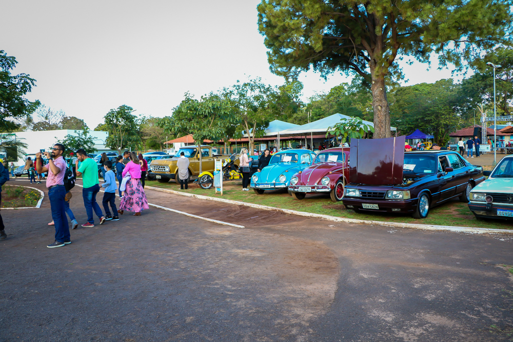 Veja como está sendo o 10º Encontro de Carros Antigos de Três Lagoas