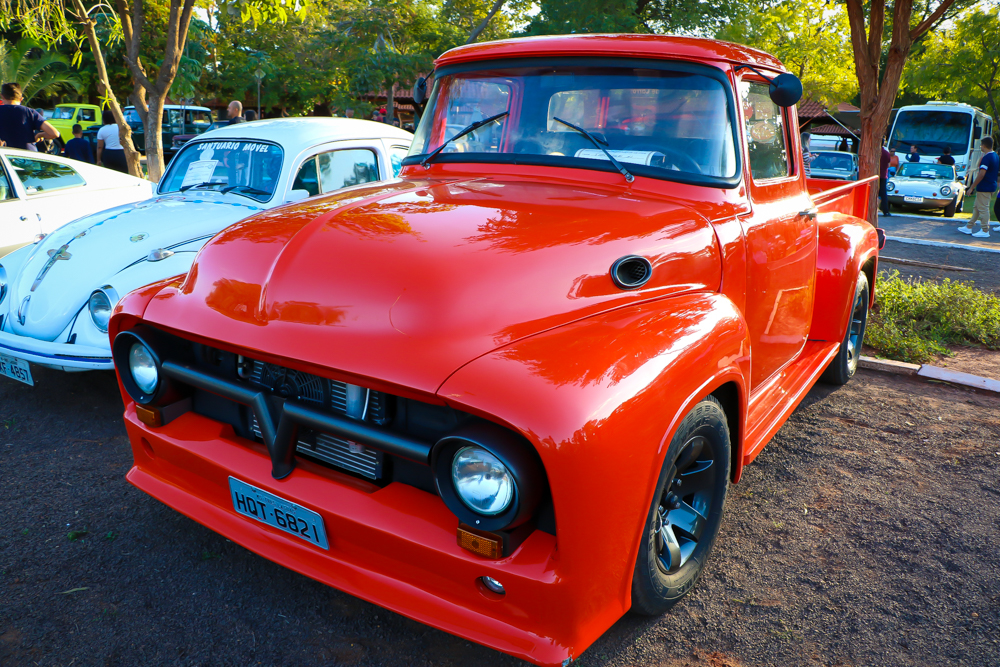Veja como está sendo o 10º Encontro de Carros Antigos de Três Lagoas