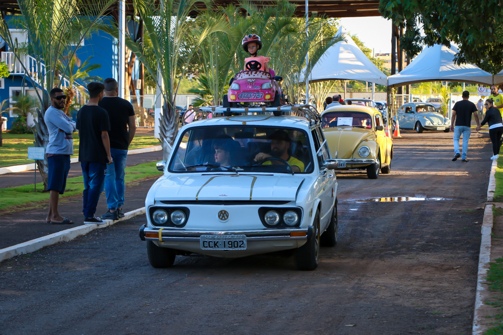 Veja como está sendo o 10º Encontro de Carros Antigos de Três Lagoas