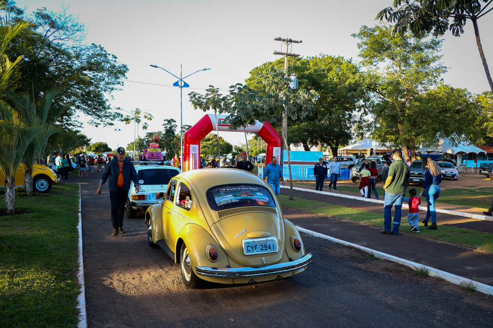 Veja como está sendo o 10º Encontro de Carros Antigos de Três Lagoas