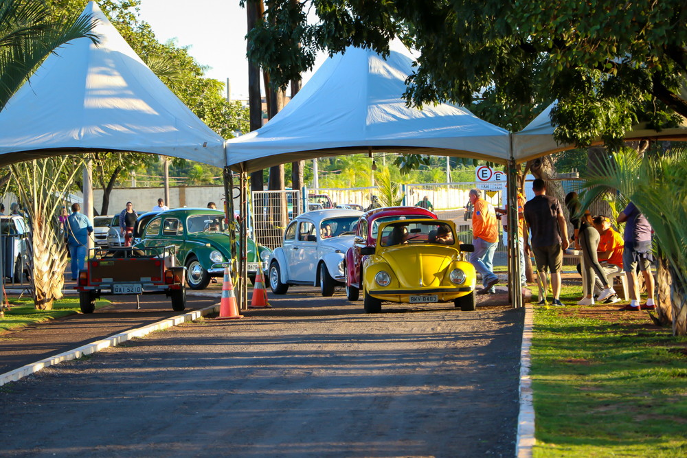 Veja como está sendo o 10º Encontro de Carros Antigos de Três Lagoas