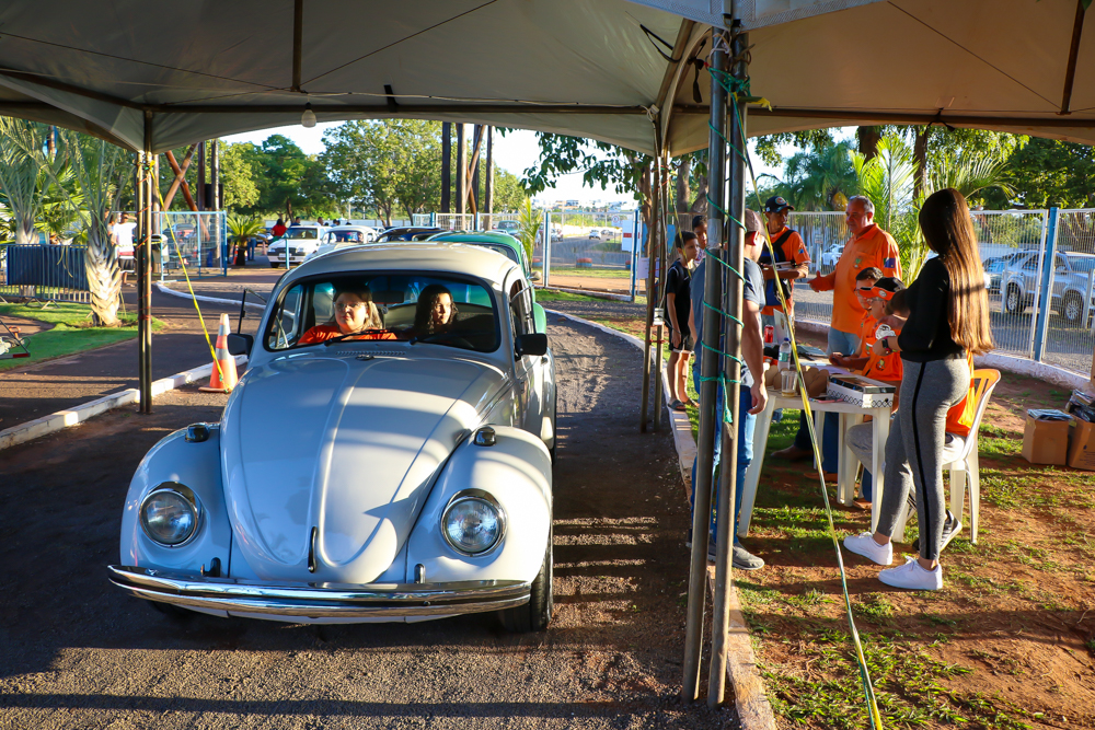 Veja como está sendo o 10º Encontro de Carros Antigos de Três Lagoas