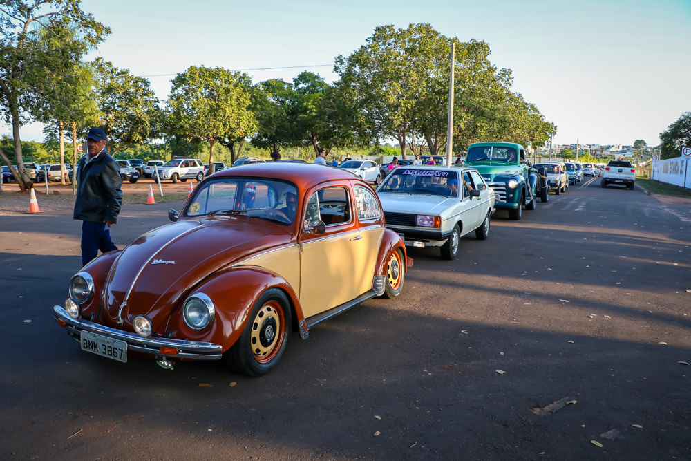 Veja como está sendo o 10º Encontro de Carros Antigos de Três Lagoas