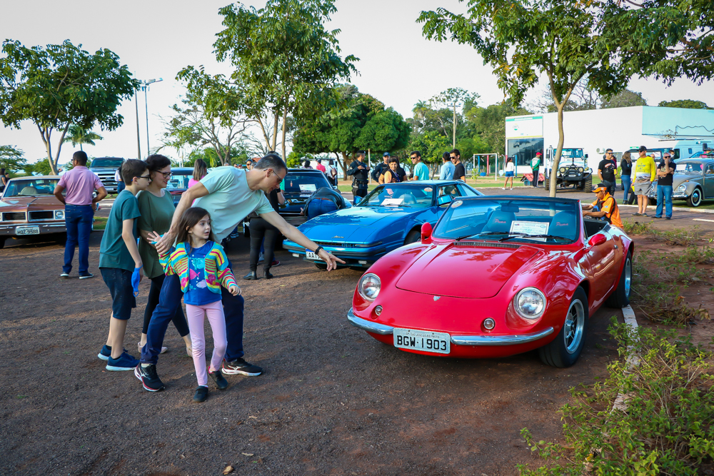 Veja como está sendo o 10º Encontro de Carros Antigos de Três Lagoas