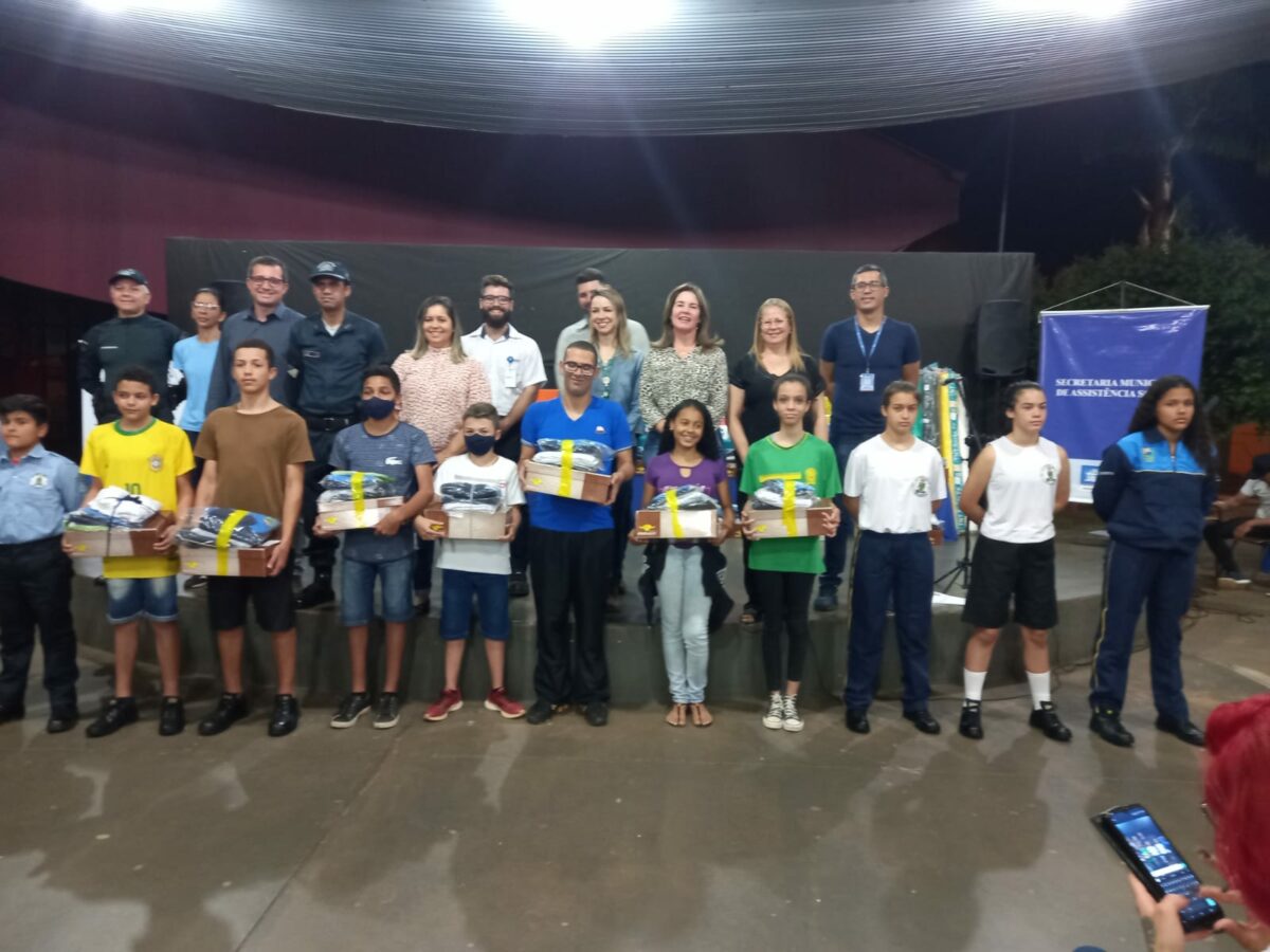 PM participa da entrega dos Uniformes às crianças e adolescentes do Patrulha Mirim em Três Lagoas