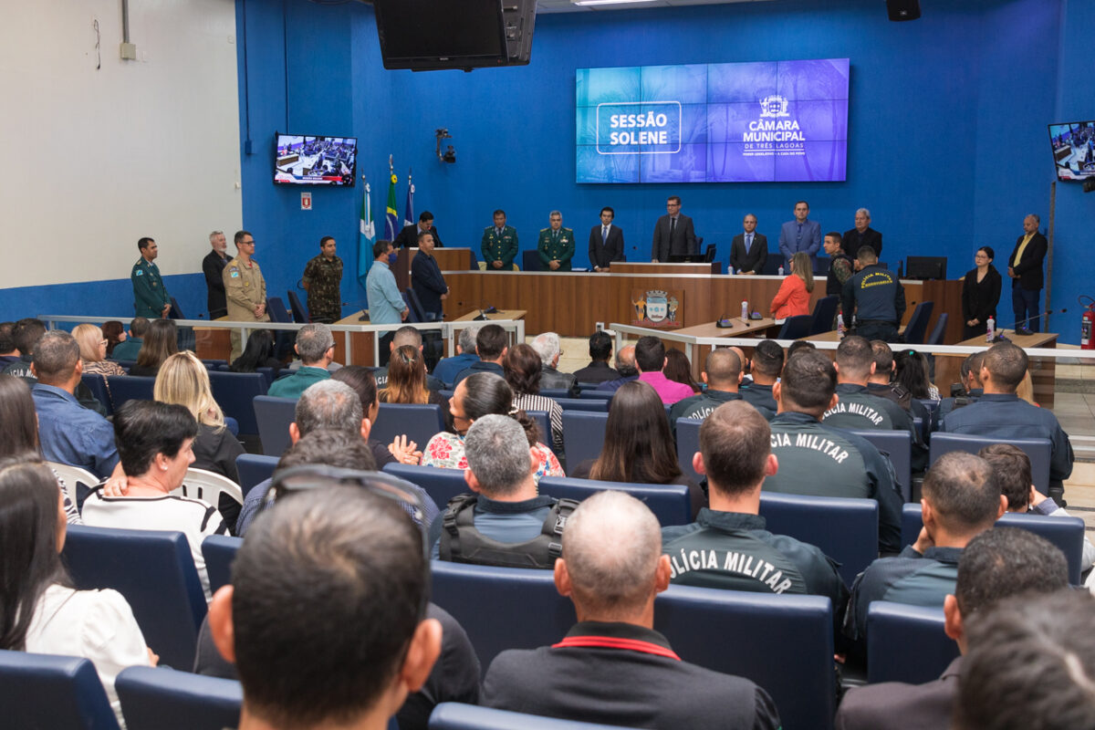 Câmara outorga honrarias para policiais da cidade de Três Lagoas