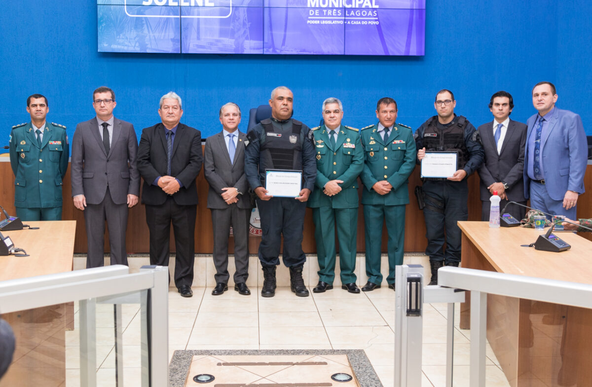 Câmara outorga honrarias para policiais da cidade de Três Lagoas