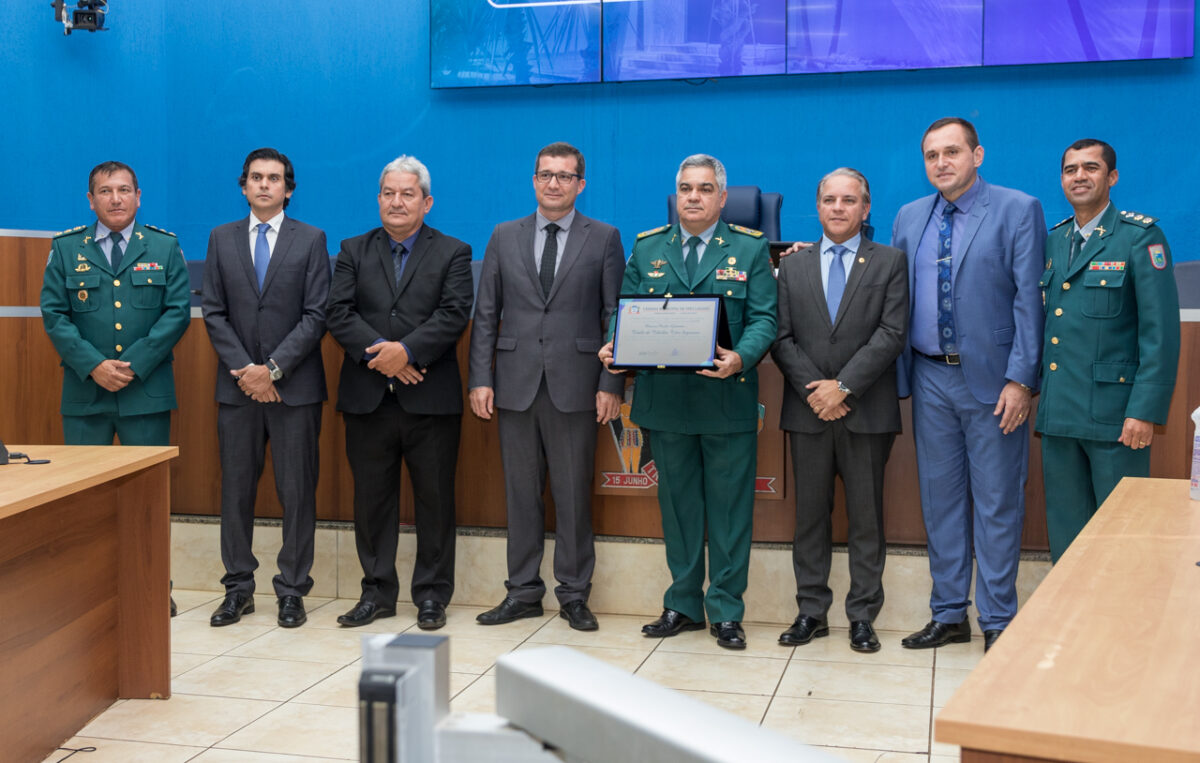 Câmara outorga honrarias para policiais da cidade de Três Lagoas