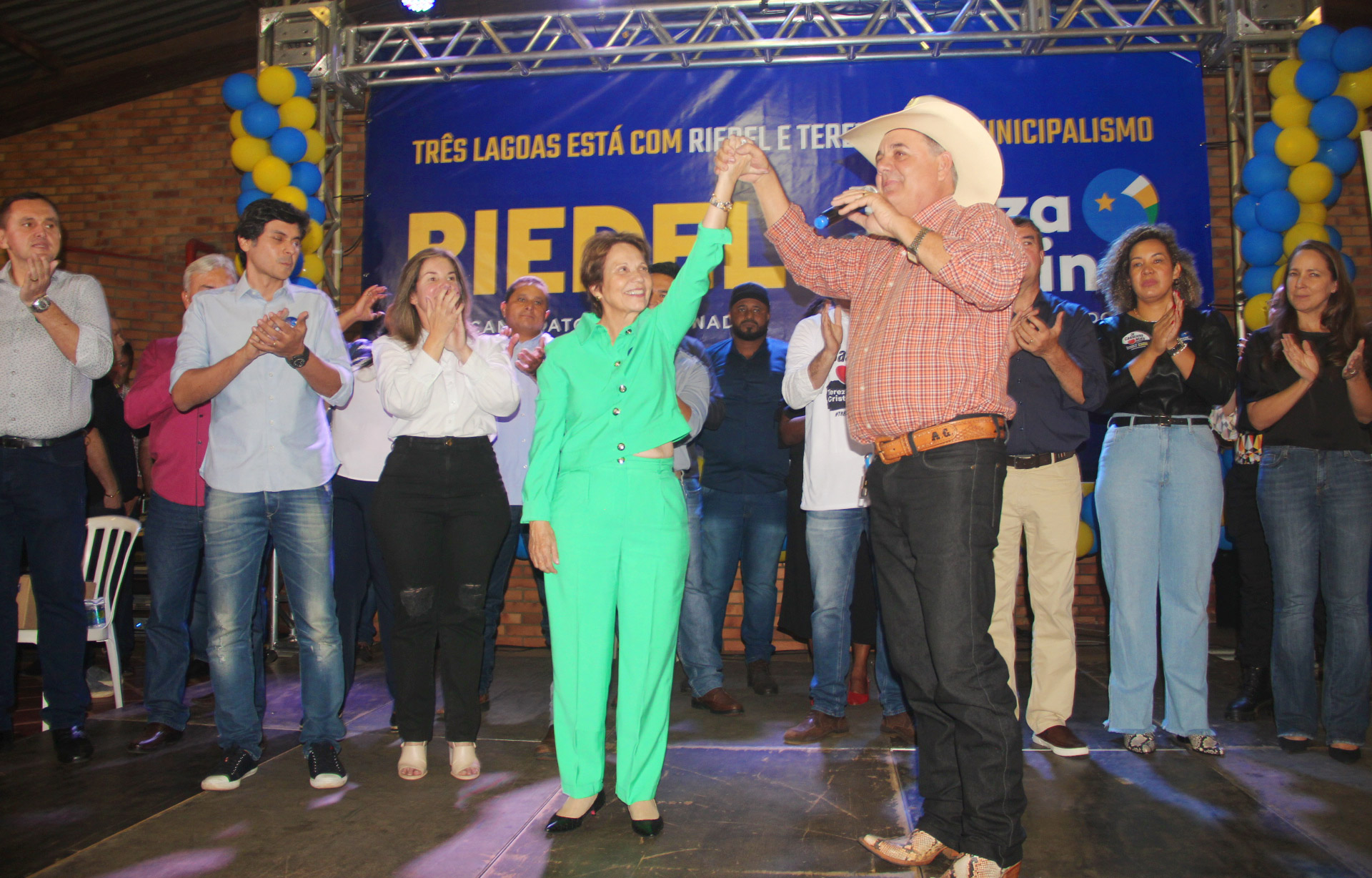 Guerreiro e Riedel arrastam multidão à reunião em Três Lagoas