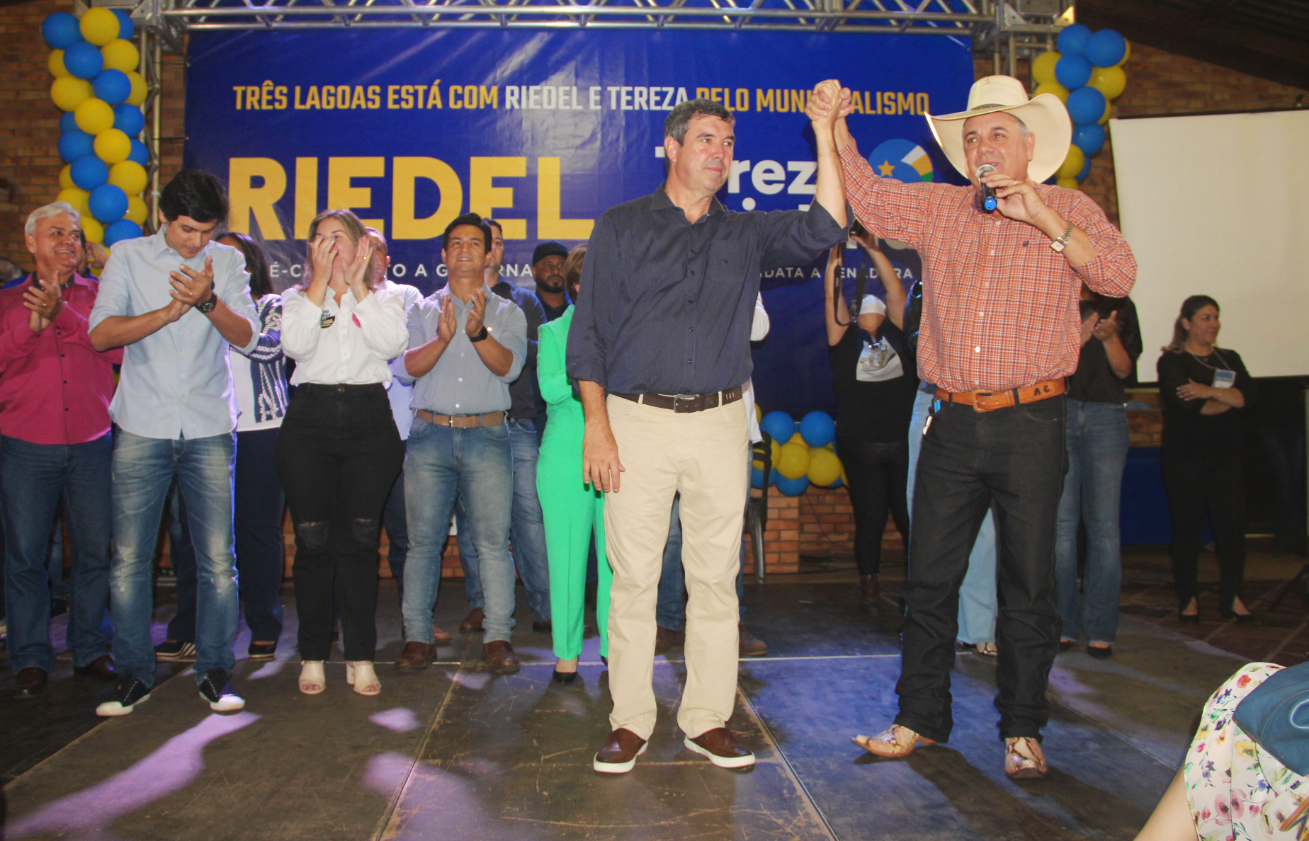 Guerreiro e Riedel arrastam multidão à reunião em Três Lagoas