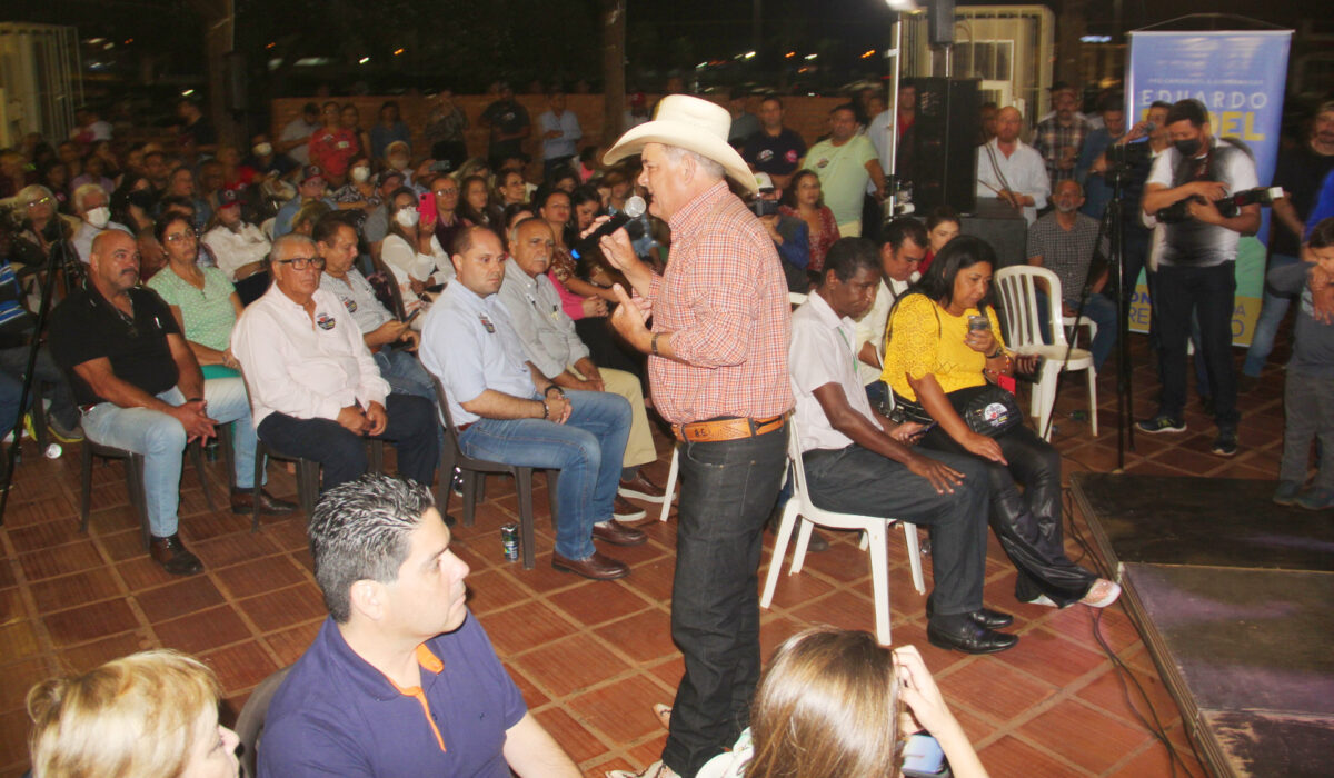 Guerreiro e Riedel arrastam multidão à reunião em Três Lagoas