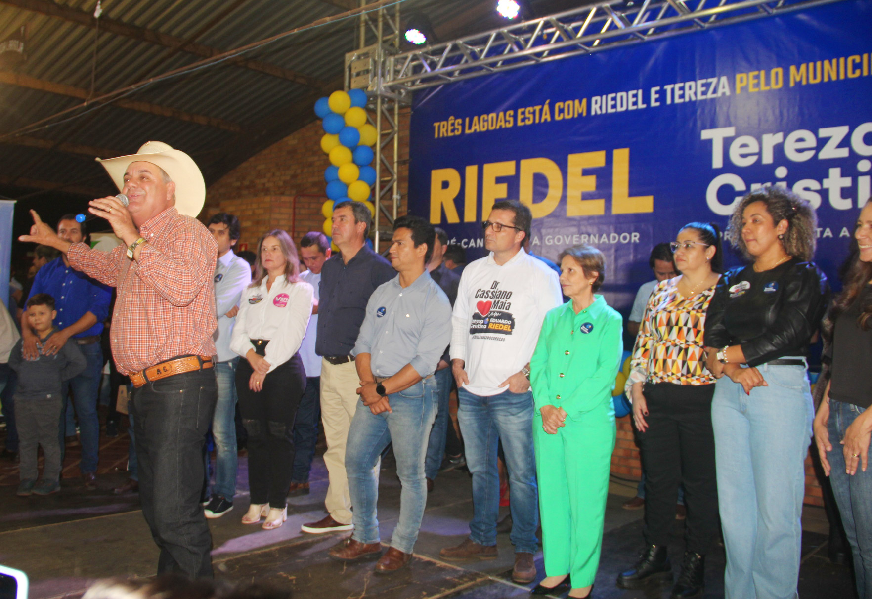 Guerreiro e Riedel arrastam multidão à reunião em Três Lagoas