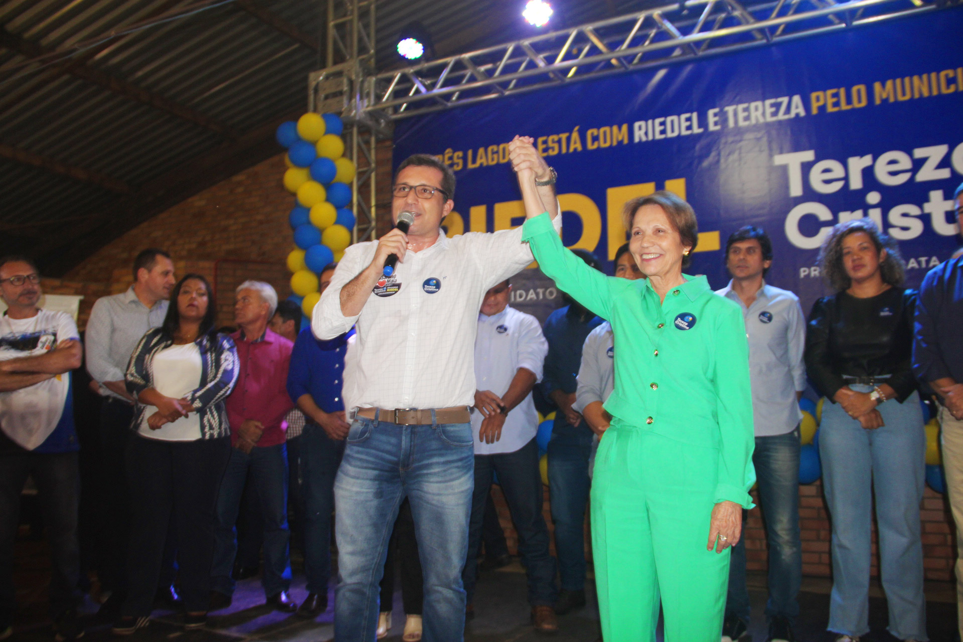 Guerreiro e Riedel arrastam multidão à reunião em Três Lagoas