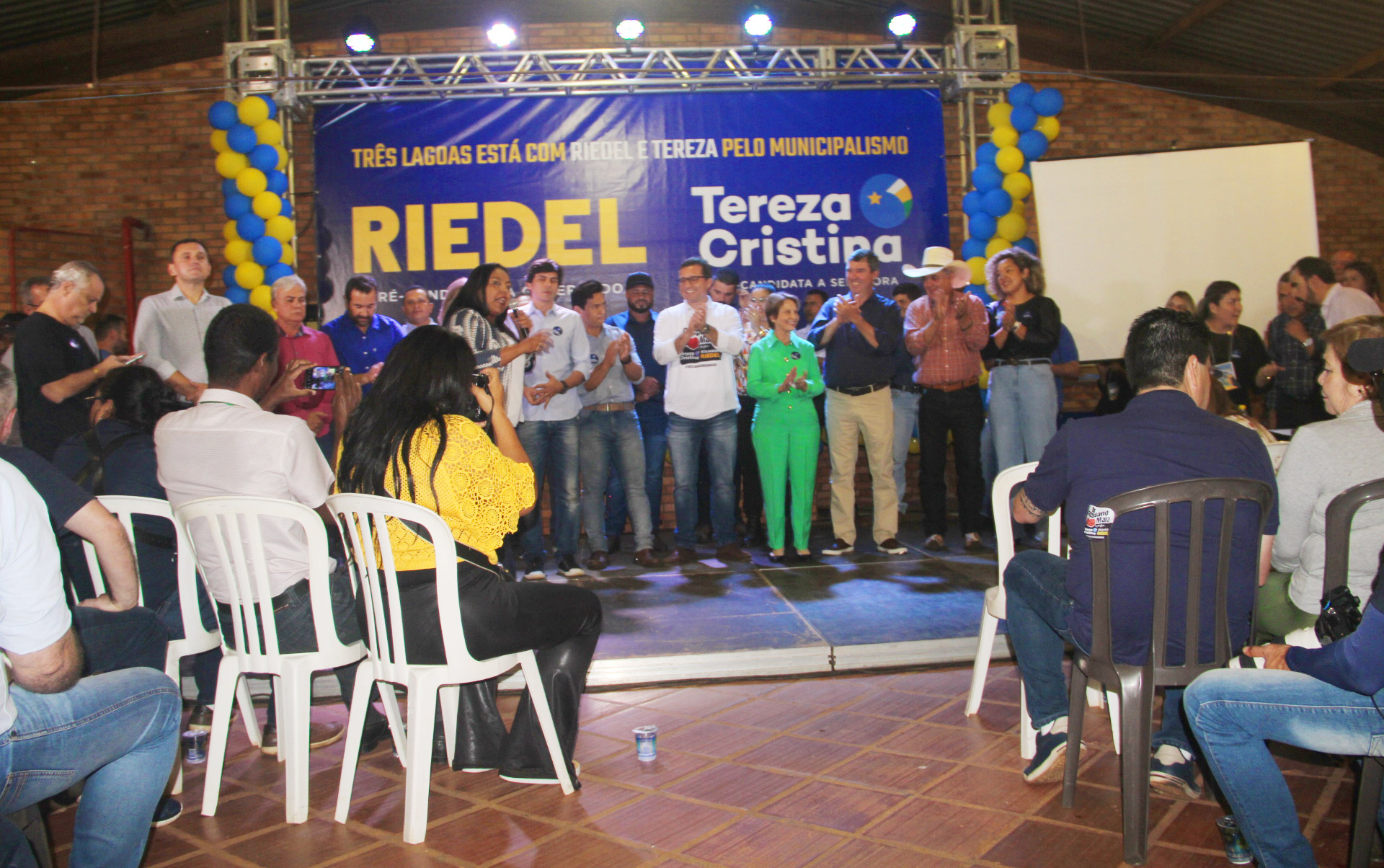 Guerreiro e Riedel arrastam multidão à reunião em Três Lagoas