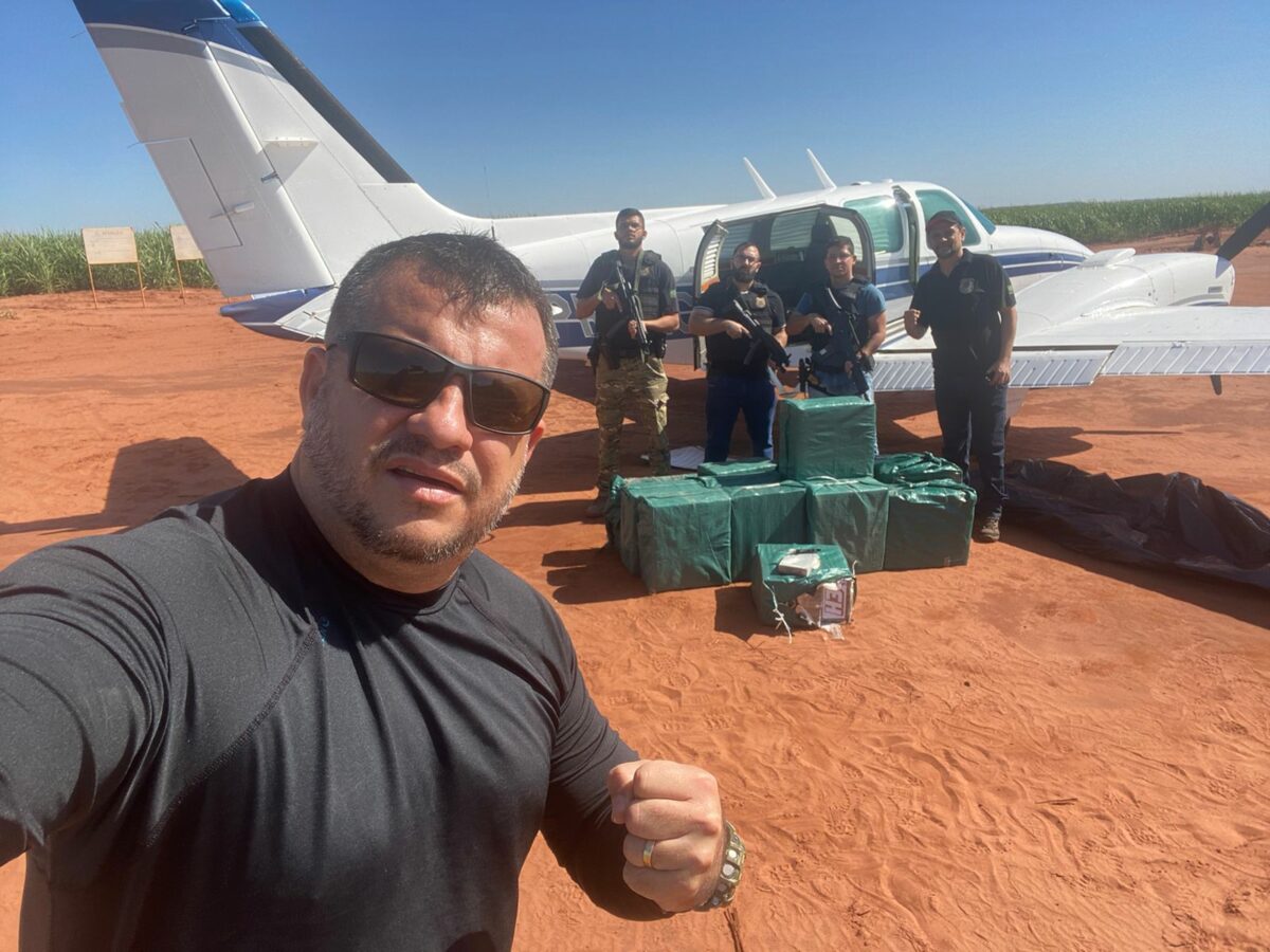 Polícia Federal, com apoio da FAB apreende avião com 500 quilos de pasta base de cocaína