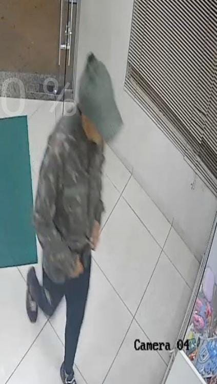 Homem que foi preso " vestido de mulher" em Ponta Porã, tem uma ficha extensa no Paraguai. Homem que foi preso " vestido de mulher" em Ponta Porã, tem uma ficha extensa no Paraguai.
