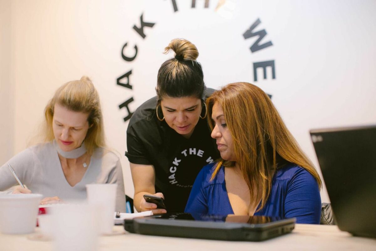 <strong>Publicitária cria primeira escola de MS que ensina ferramentas de redes sociais</strong> <strong>Publicitária cria primeira escola de MS que ensina ferramentas de redes sociais</strong>