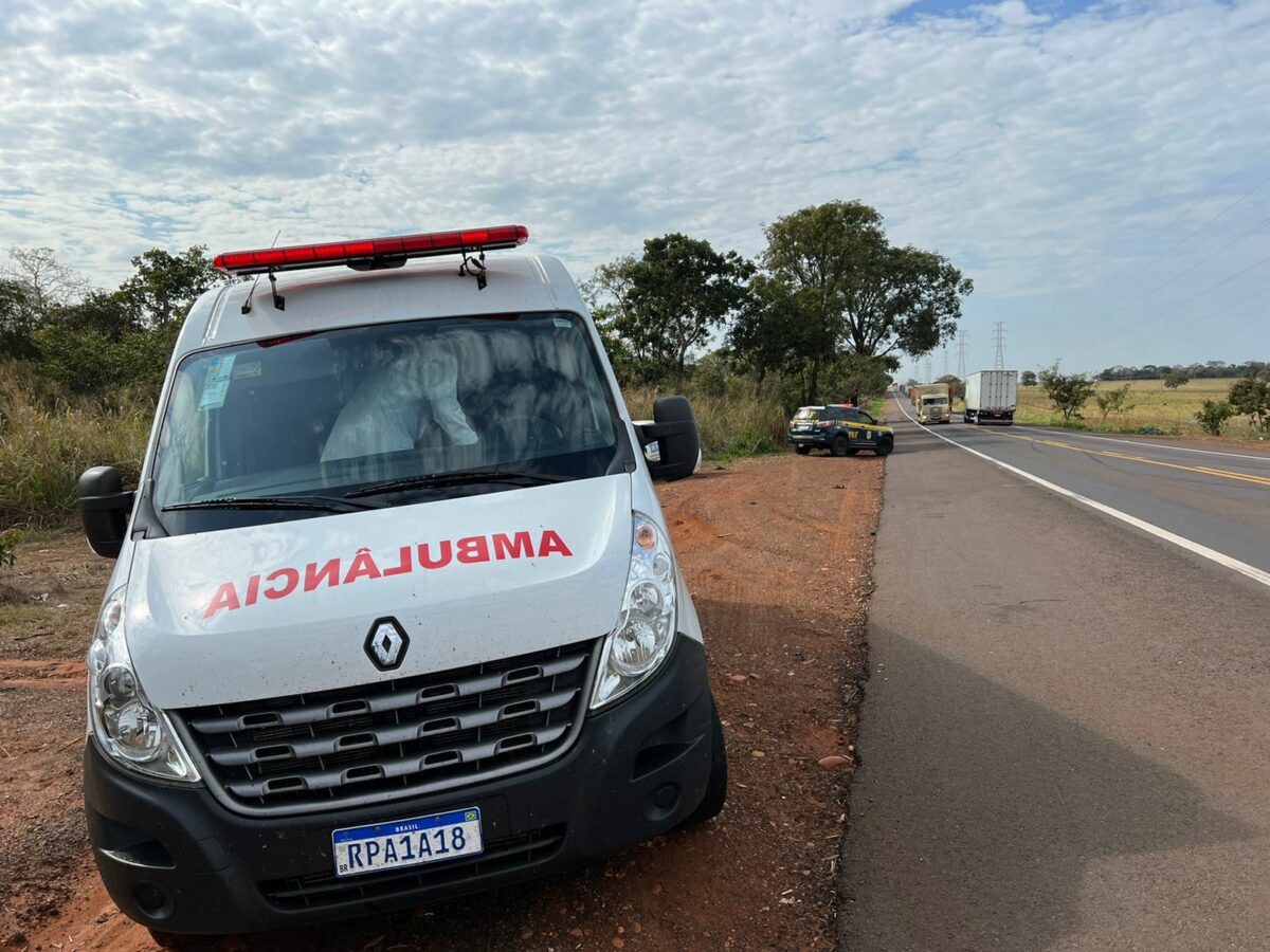 Médica de Andradina perde controle do veículo e bate em carreta na BR 262 <strong><em></em></strong>