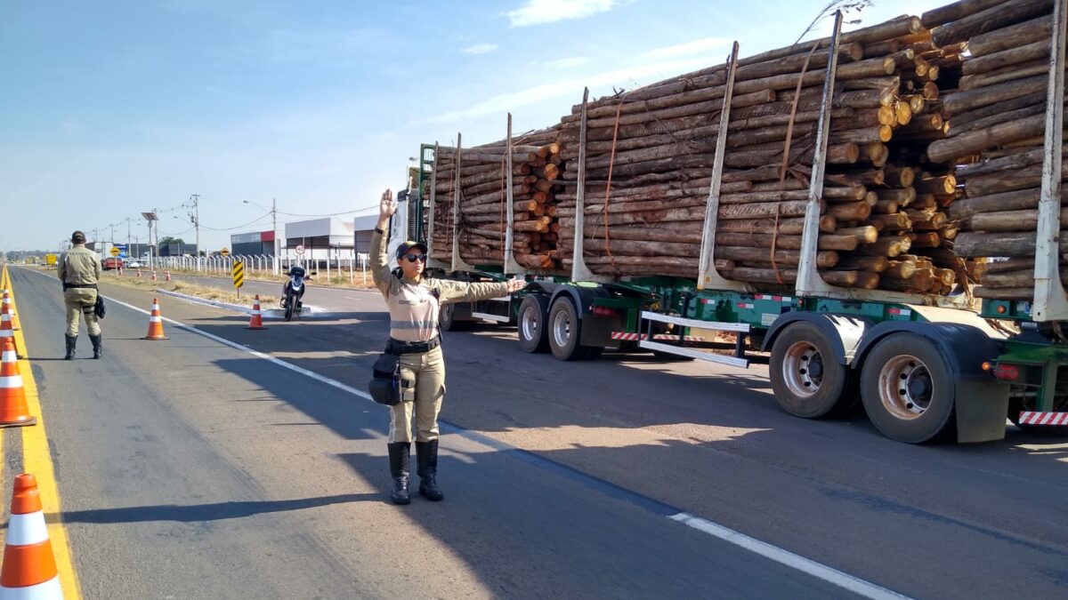 Diretoria de Trânsito promove blitz educativa em alusão aos dias do Motorista e Motociclista