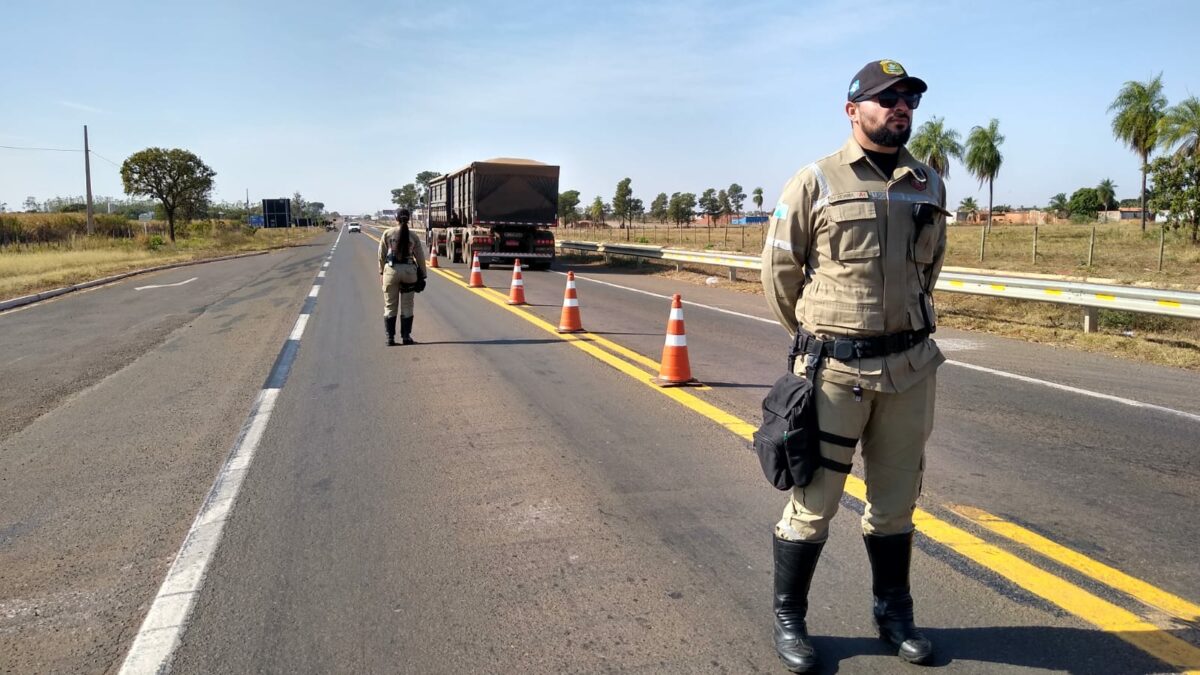 Diretoria de Trânsito promove blitz educativa em alusão aos dias do Motorista e Motociclista
