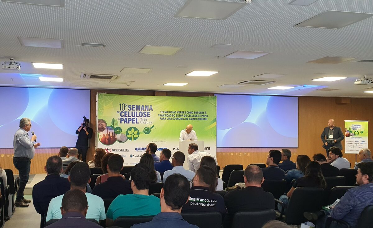 Semana de celulose e papel promove palestras e ‘desvenda mitos’ da celulose que ‘assombram’ a população Semana de celulose e papel promove palestras e ‘desvenda mitos’ da celulose que ‘assombram’ a população