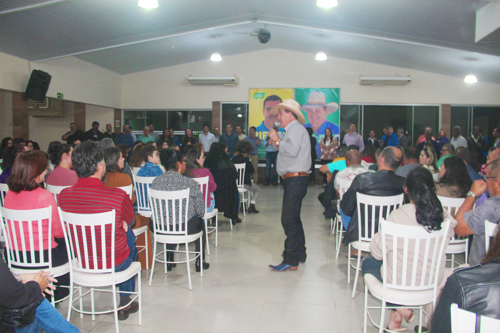 Candidato ao Governo de MS, Riedel conversa com lideranças e população em Três Lagoas
